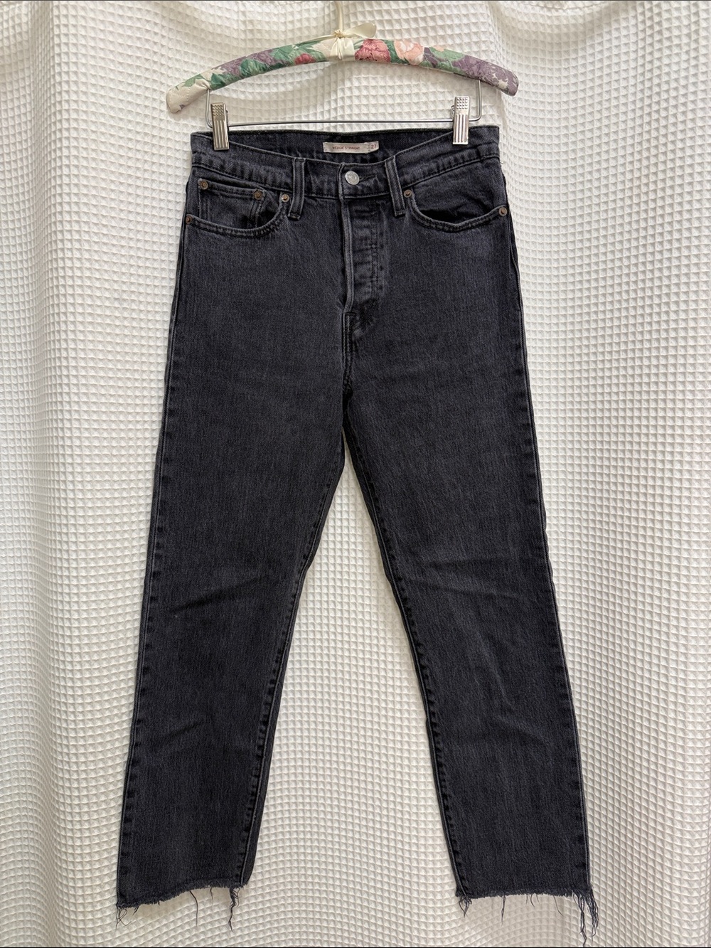 Levi’s Black  Wash High-Rise Wedgie Straight Jeans - size 27